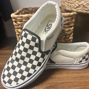 Size 7men/ 9women Like new- worn once! Vans Classic Slip-on black/white checker
